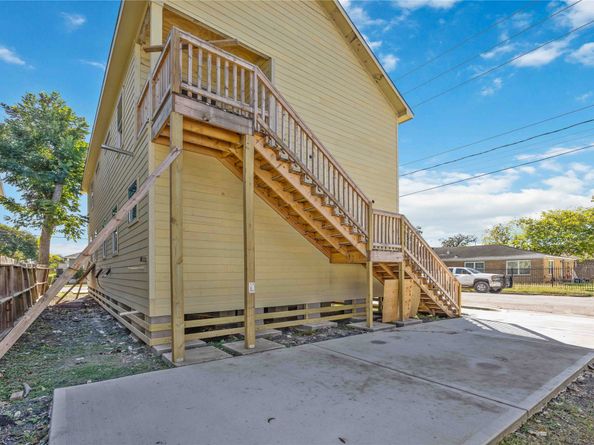 801 E 32nd 1/2 Street, Houston TX 77022