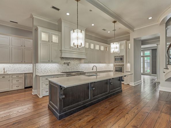 22 E Shore Drive, The Woodlands TX 77380