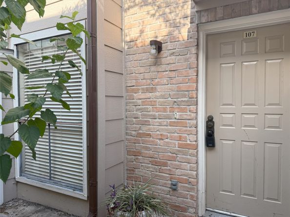 2100 Wilcrest Drive 107, Houston TX 77042