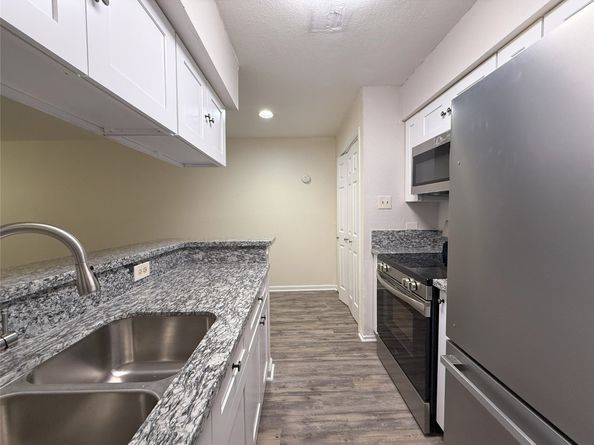 2100 Wilcrest Drive 107, Houston TX 77042