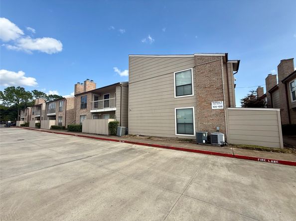 2100 Wilcrest Drive 107, Houston TX 77042