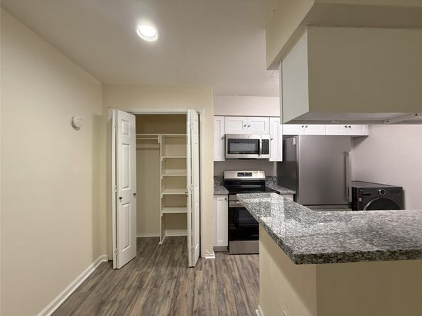 2100 Wilcrest Drive 107, Houston TX 77042