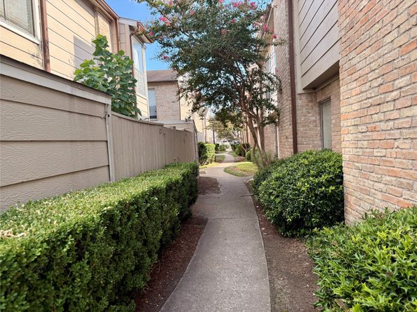 2100 Wilcrest Drive 107, Houston TX 77042