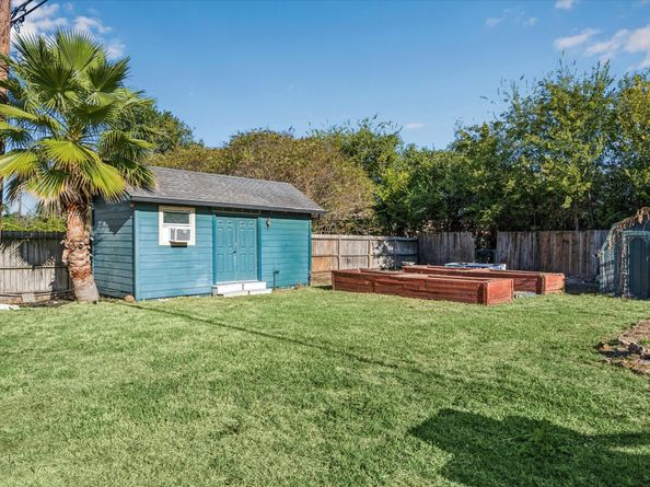 5302 Saxon Dr Drive, Houston TX 77092