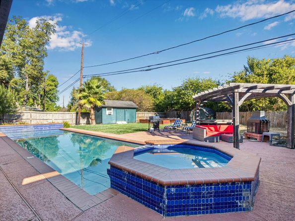 5302 Saxon Dr Drive, Houston TX 77092