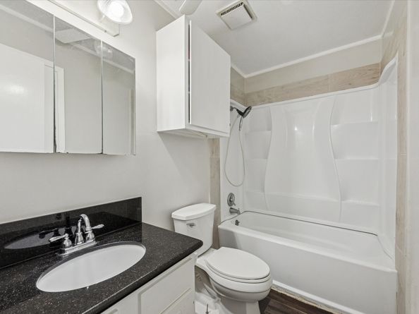 5302 Saxon Dr Drive, Houston TX 77092