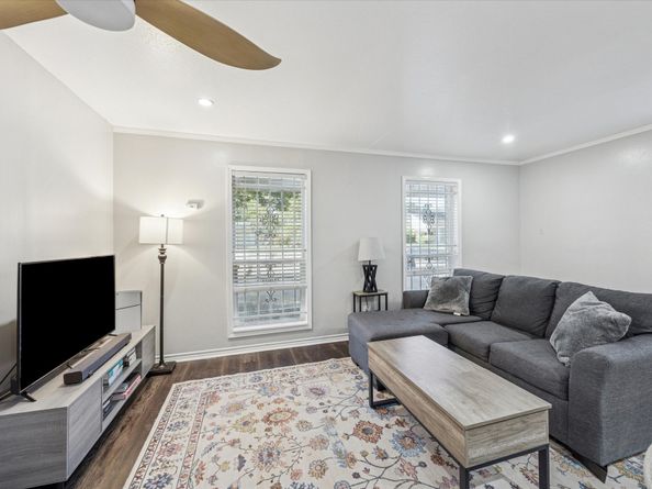 5302 Saxon Dr Drive, Houston TX 77092