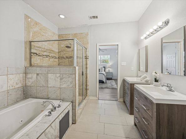 5302 Saxon Dr Drive, Houston TX 77092