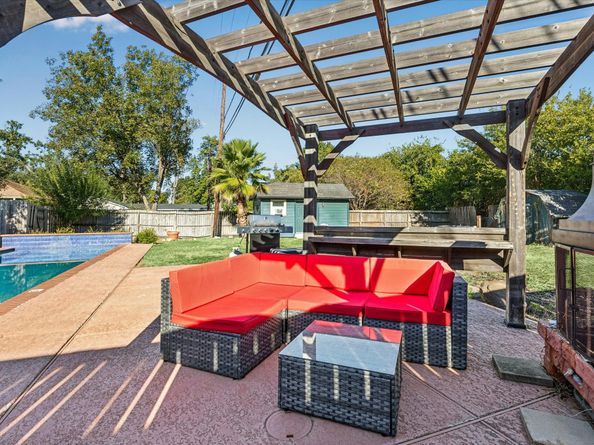 5302 Saxon Dr Drive, Houston TX 77092