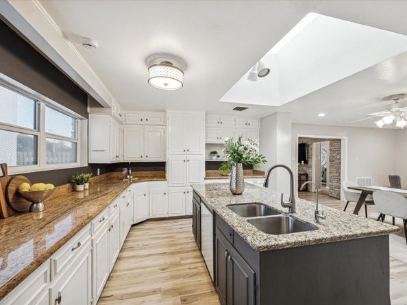 5302 Saxon Dr Drive, Houston TX 77092