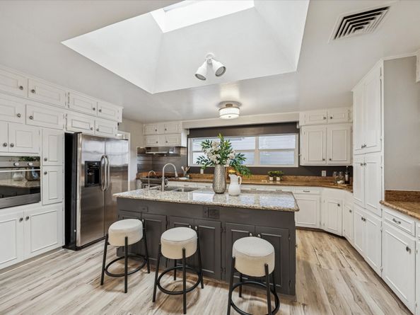 5302 Saxon Dr Drive, Houston TX 77092