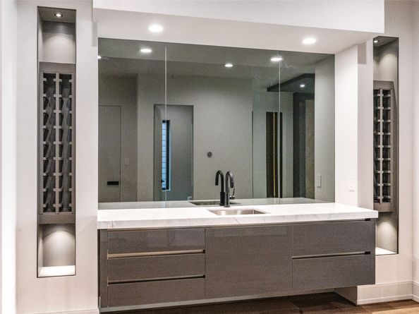 409 W Saulnier Street, Houston TX 77019