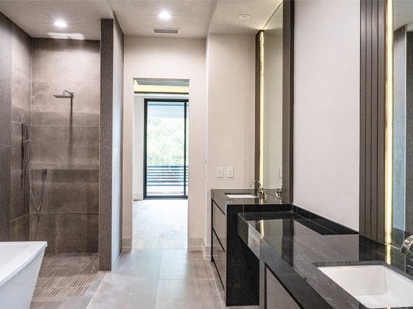 409 W Saulnier Street, Houston TX 77019