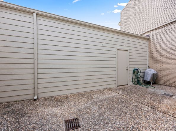 1746 S Gessner Road, Houston TX 77063