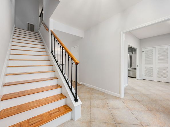 1746 S Gessner Road, Houston TX 77063