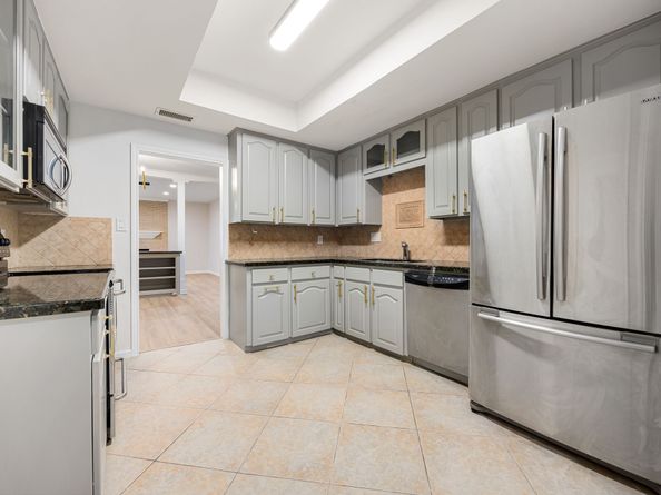 1746 S Gessner Road, Houston TX 77063