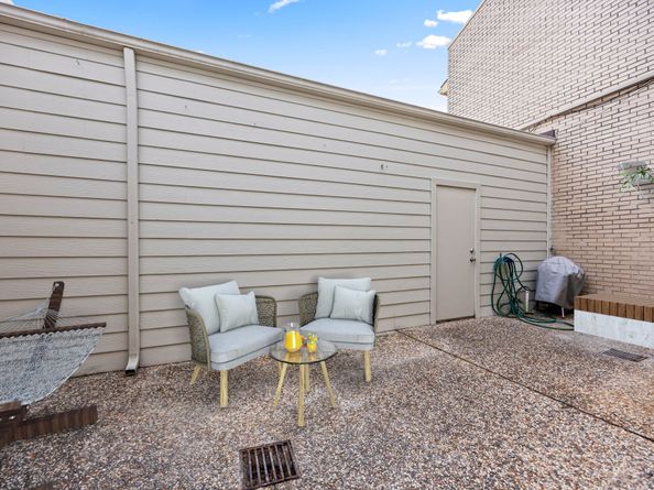 1746 S Gessner Road, Houston TX 77063