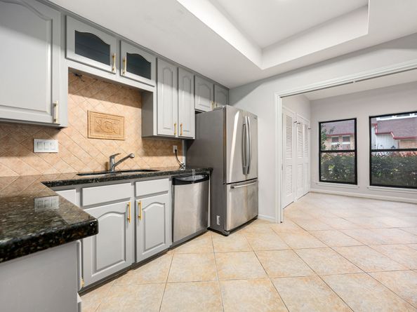 1746 S Gessner Road, Houston TX 77063