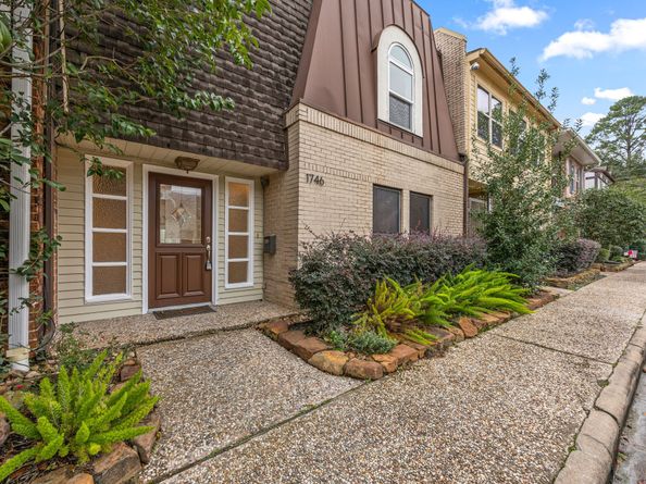 1746 S Gessner Road, Houston TX 77063