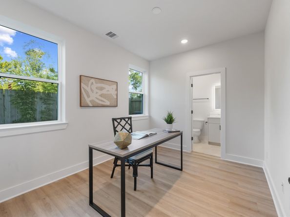 4709 Thornton Villas Lane, Houston TX 77018