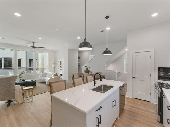 4709 Thornton Villas Lane, Houston TX 77018