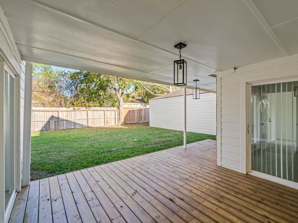 11422 Lakeside Place Drive, Houston TX 77077