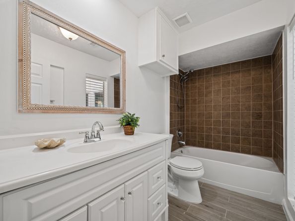 11422 Lakeside Place Drive, Houston TX 77077