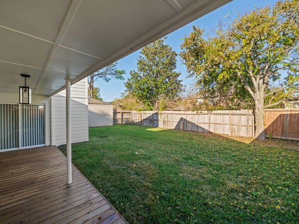 11422 Lakeside Place Drive, Houston TX 77077