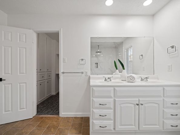 11422 Lakeside Place Drive, Houston TX 77077