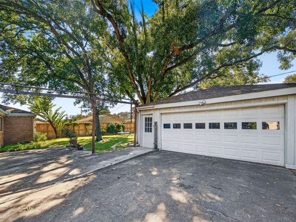 5223 Wigton Drive, Houston TX 77096