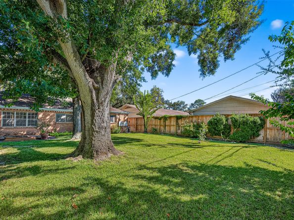 5223 Wigton Drive, Houston TX 77096