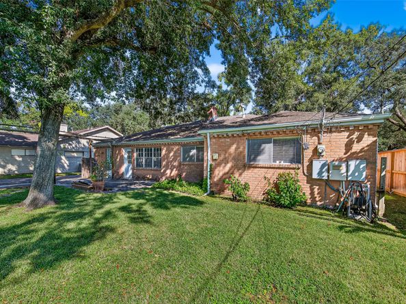 5223 Wigton Drive, Houston TX 77096