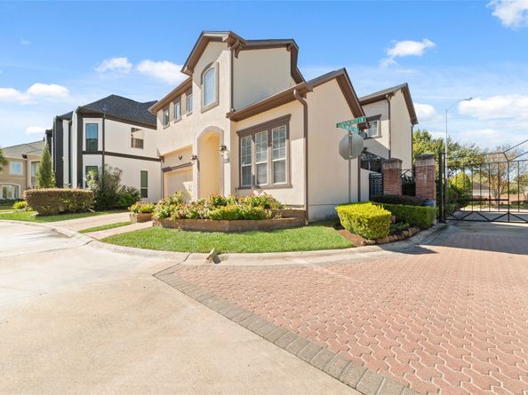 1126 Gardencrest Lane, Houston TX 77077