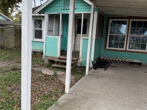 64 Neyland Street, Houston TX 77022