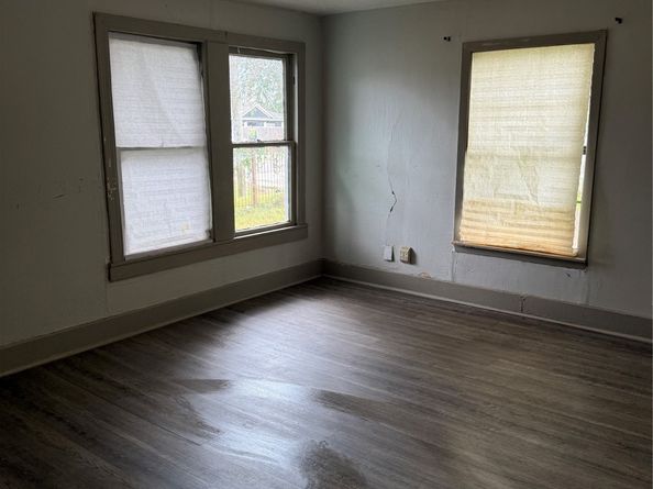 64 Neyland Street, Houston TX 77022