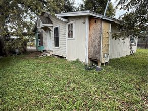 64 Neyland Street, Houston TX 77022