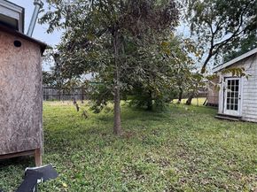 64 Neyland Street, Houston TX 77022