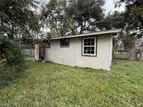 64 Neyland Street, Houston TX 77022