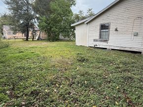 64 Neyland Street, Houston TX 77022