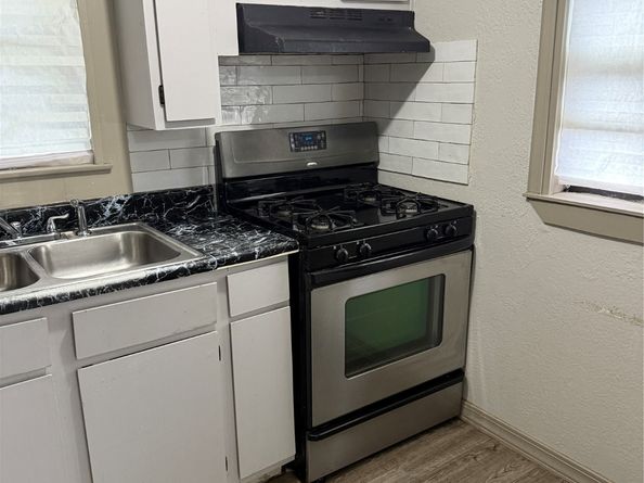 64 Neyland Street, Houston TX 77022