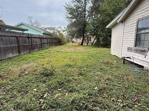 64 Neyland Street, Houston TX 77022