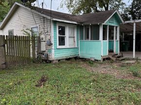 64 Neyland Street, Houston TX 77022