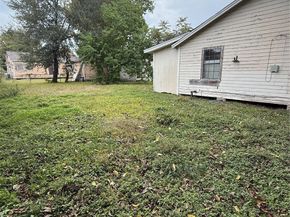 64 Neyland Street, Houston TX 77022