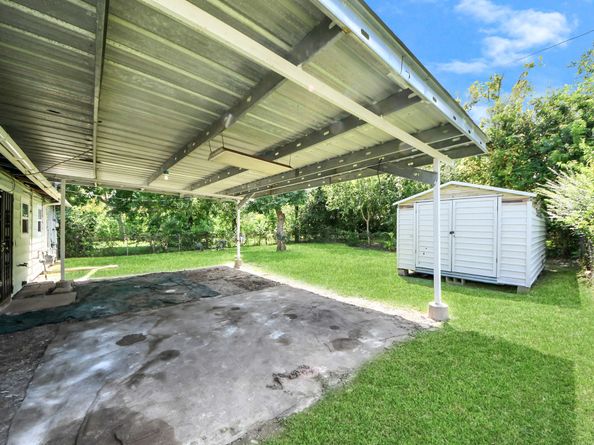 5202 Pensdale Street, Houston TX 77033