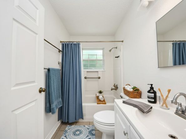 5202 Pensdale Street, Houston TX 77033