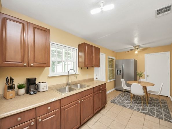 5202 Pensdale Street, Houston TX 77033