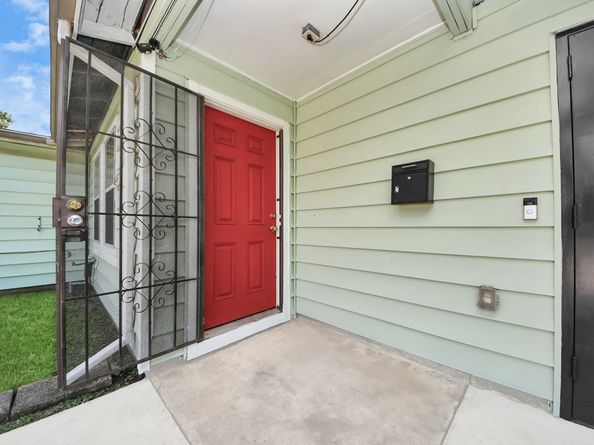 5202 Pensdale Street, Houston TX 77033