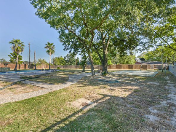 6918 Bent Branch Drive, Houston TX 77088
