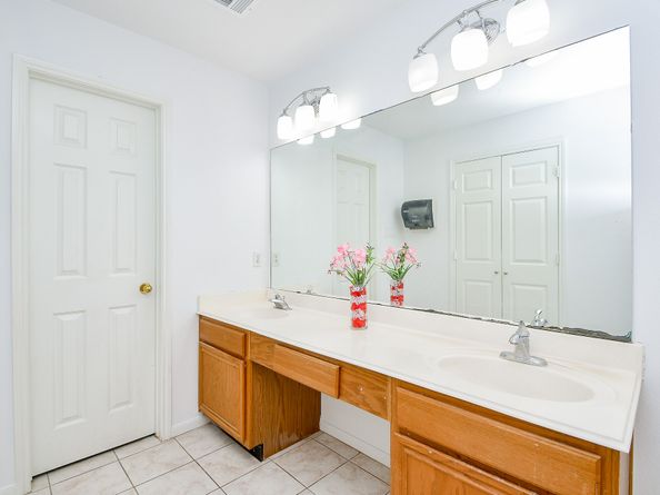 9338 Corner Oak Lane, Houston TX 77036