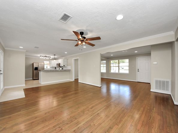2215 Gardenia Drive, Houston TX 77018